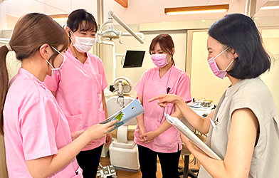 歯科衛生士と歯科医師のチームで予防します